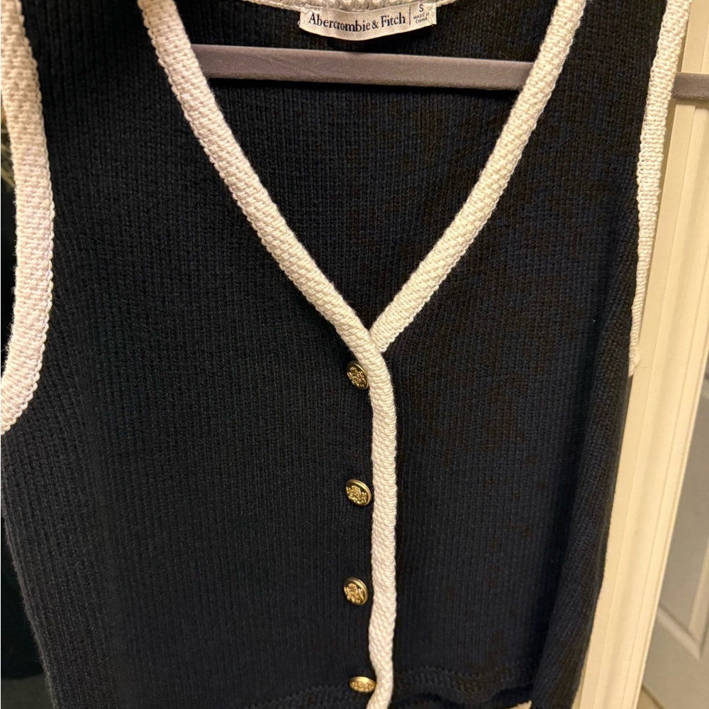 Abercrombie & Fitch Black V-Neck Sweater Vest